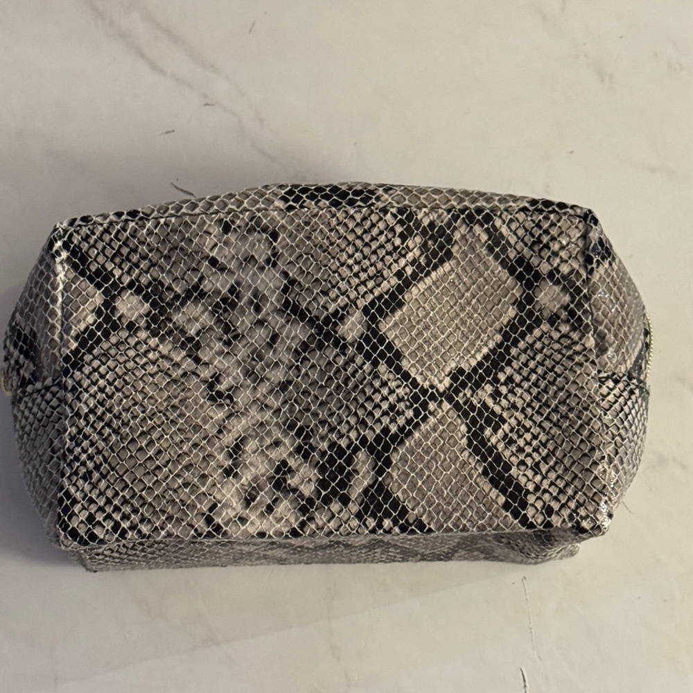 Tarte Makeup Bag - new, never used - Picture 2 of 7